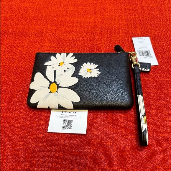 ❤️❤️NWT Coach Pebble Leather Wristlet With Floral Print - Black Multi❤️❤️ - Picture 7 of 12